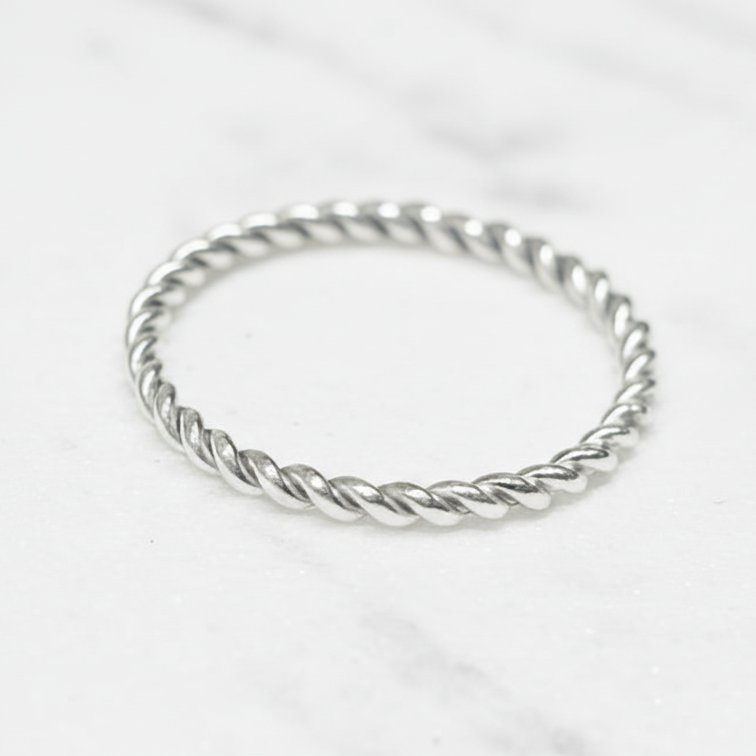 Stacker ring i sølv - tvunnet utgave