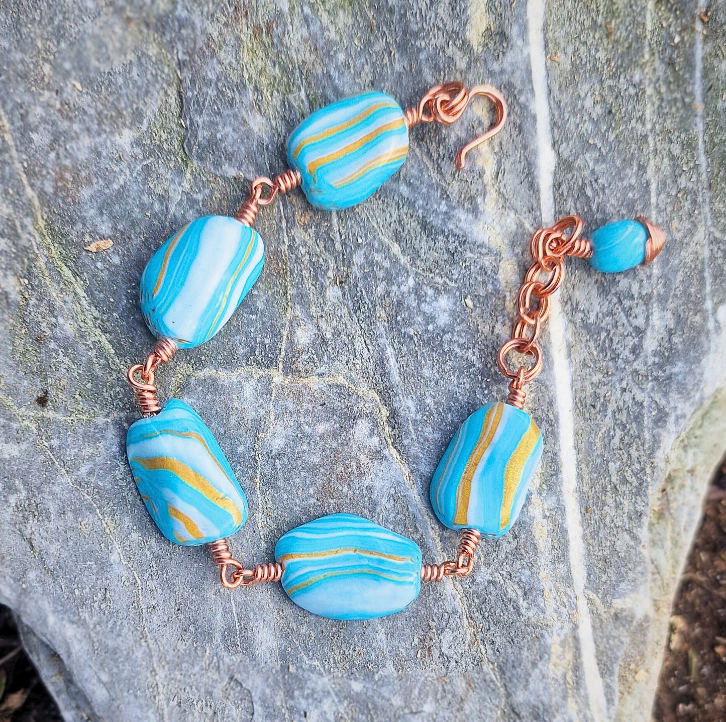 Polymer armbånd med store sommerlige perler