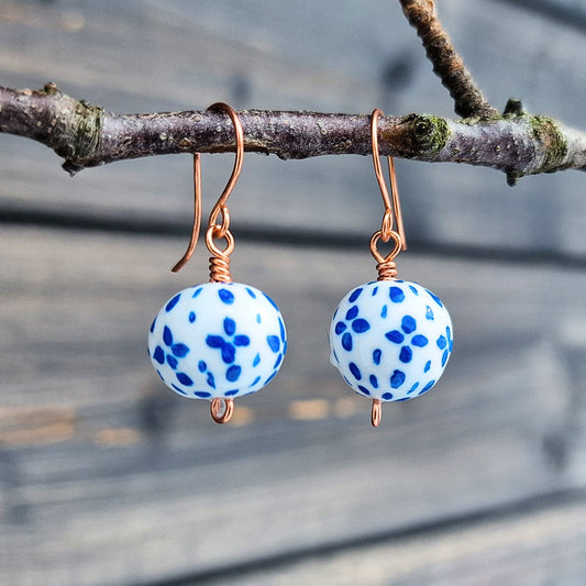 Vakre øredobber i håndmalt design