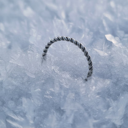 Stacker ring i sølv - tvunnet utgave