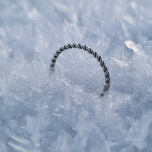 Stacker ring i sølv - tvunnet utgave