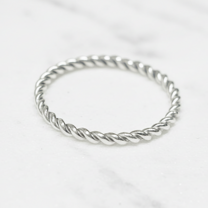 Stacker ring i sølv - tvunnet utgave