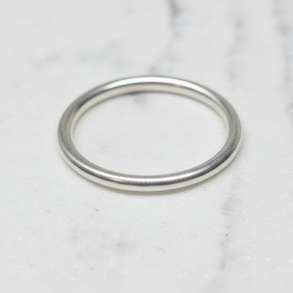 Stacker ring i sølv - enkelt bånd