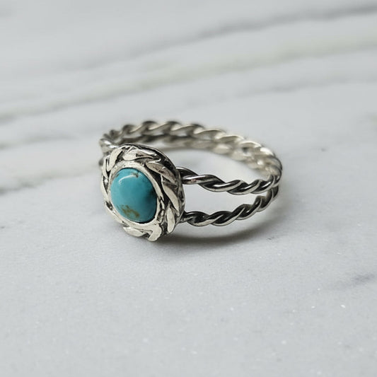 Tvunnet sølvring med turkis