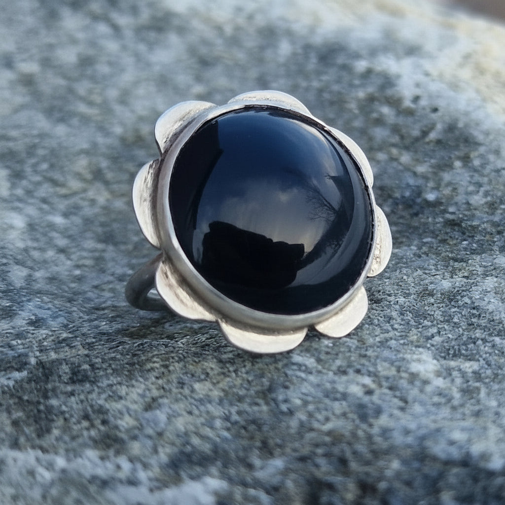 "Gothic Chic" - sølvring med svart onyx