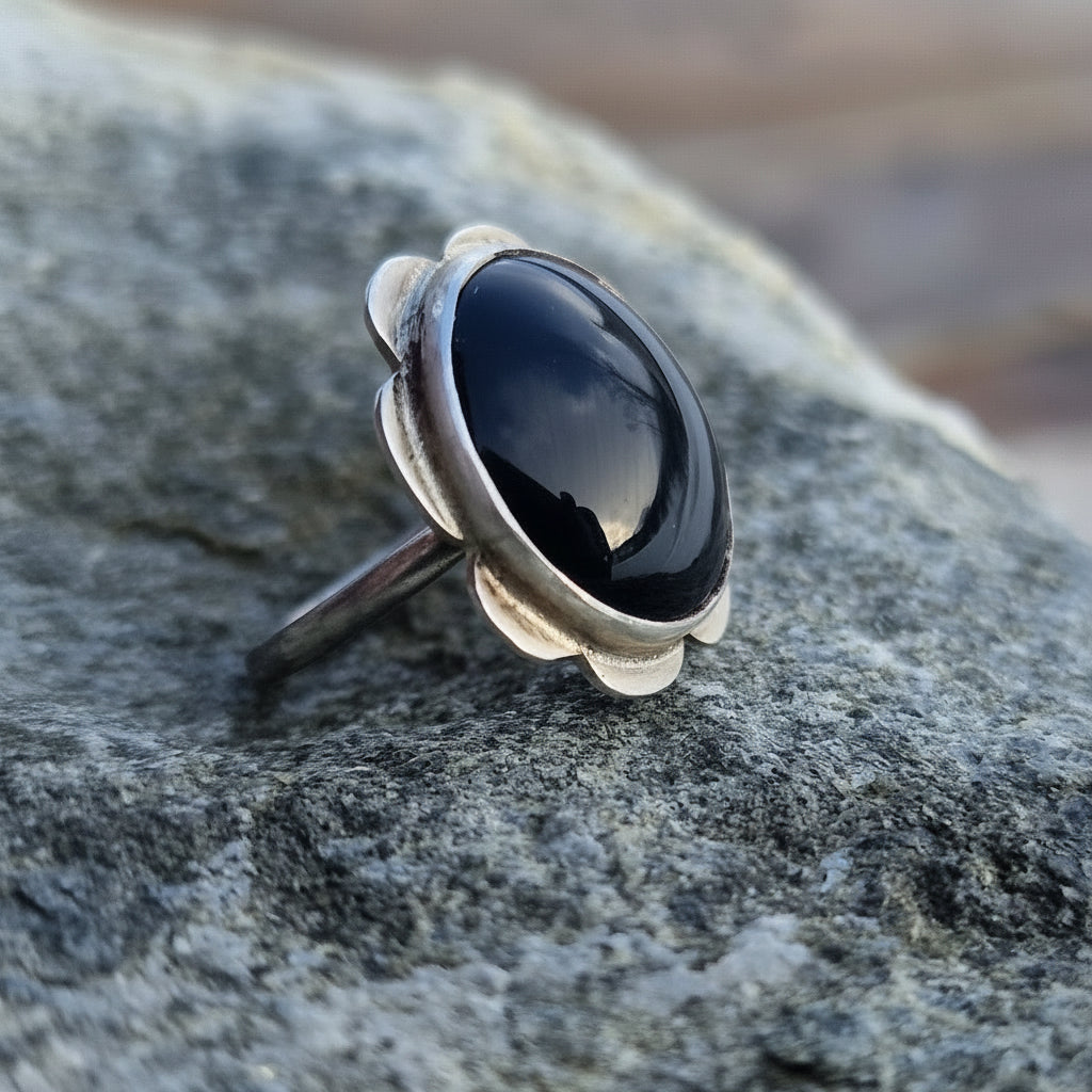 "Gothic Chic" - sølvring med svart onyx
