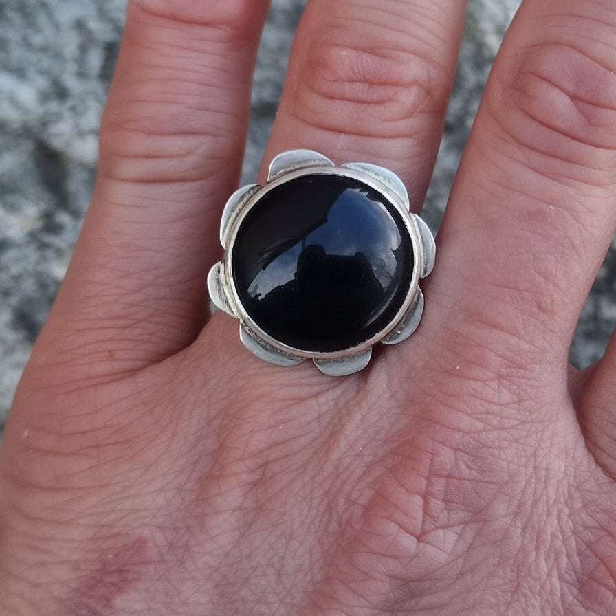 "Gothic Chic" - sølvring med svart onyx