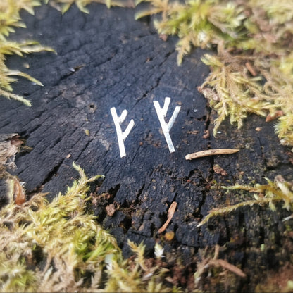Fehu - Rune fra eldre futhark i sølv