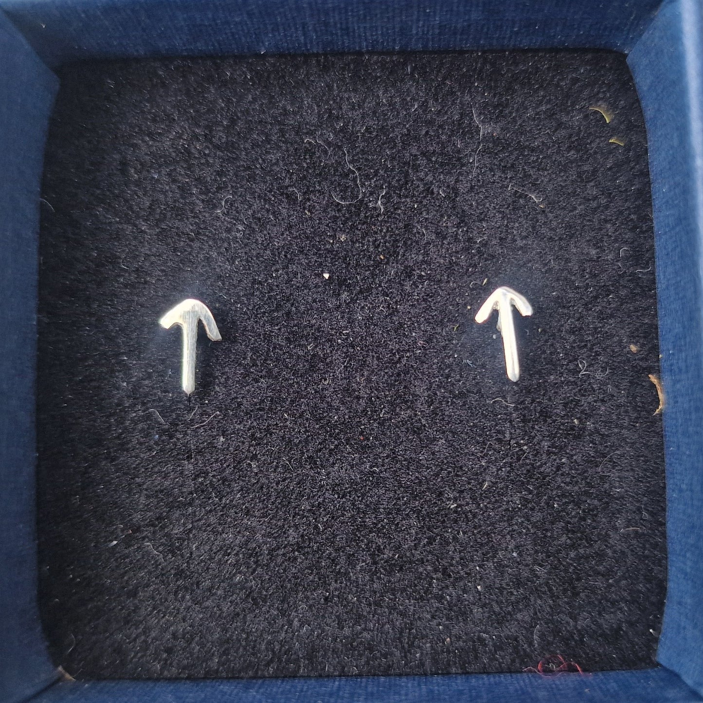 Tiwaz - Rune fra eldre futhark i sølv