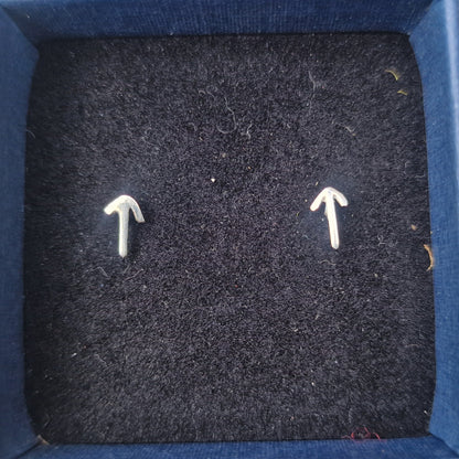 Tiwaz - Rune fra eldre futhark i sølv