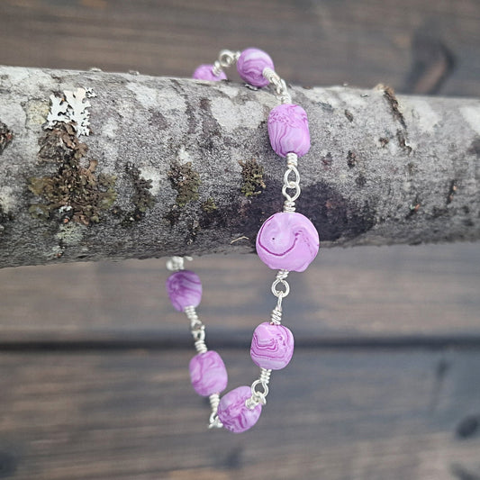 Armånd med rosa marmorerte perler og sølv OK